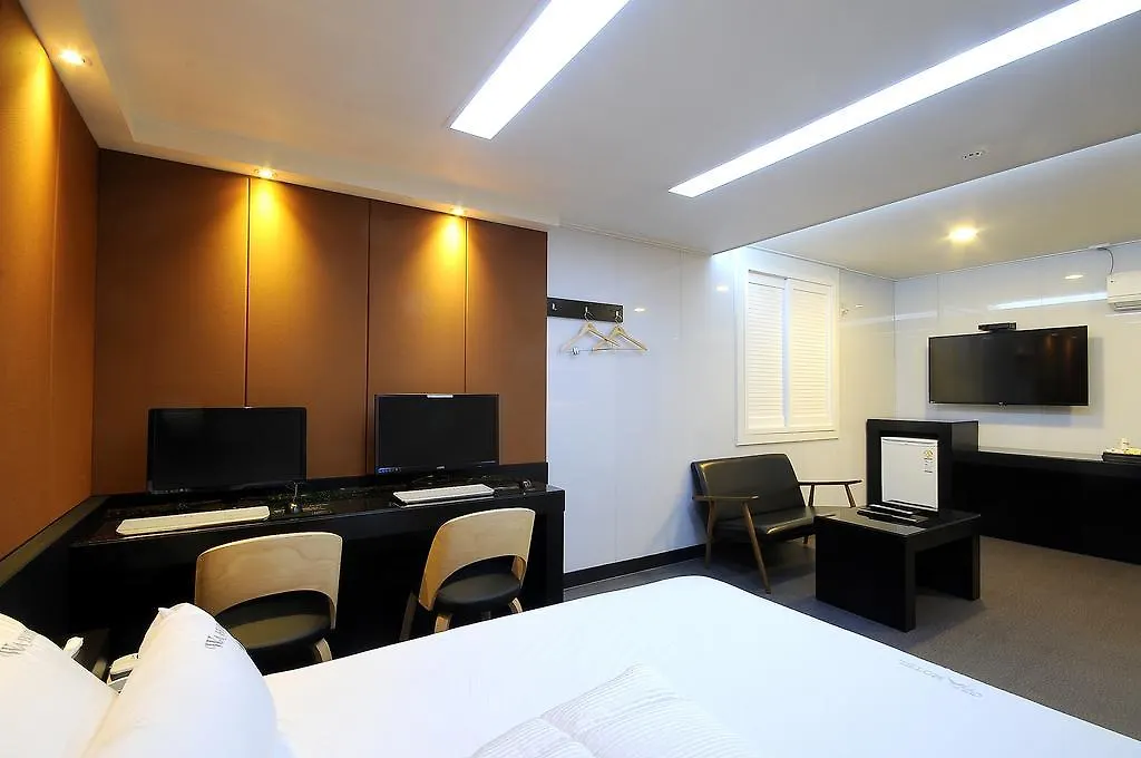 Wa Hotel Busan 2*,