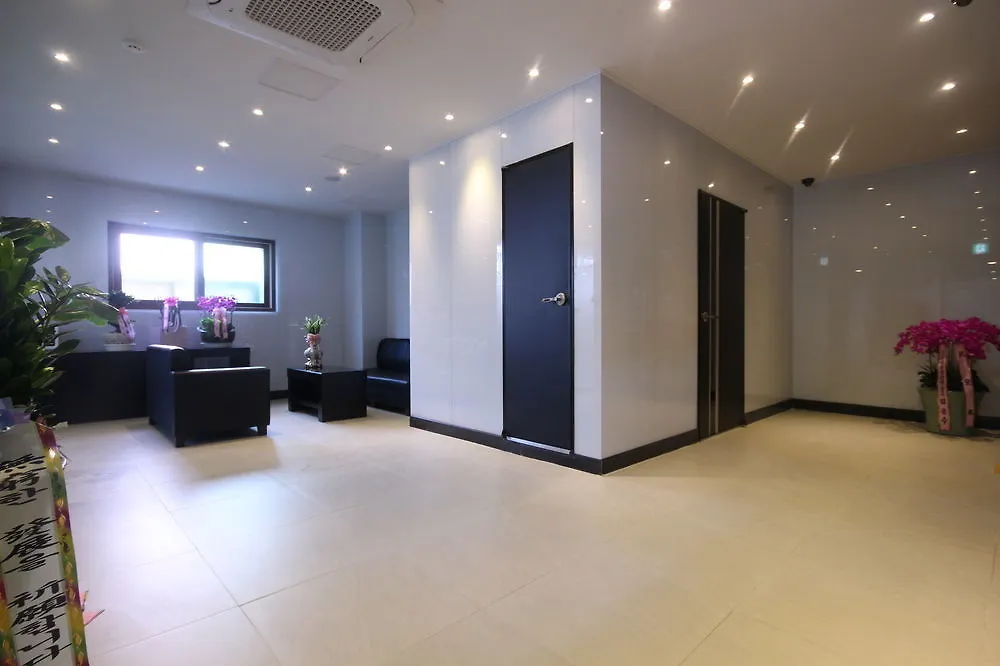 Wa Hotel Busan 2*,